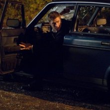 L'attore Scott Speedman in una scena del film The Strangers