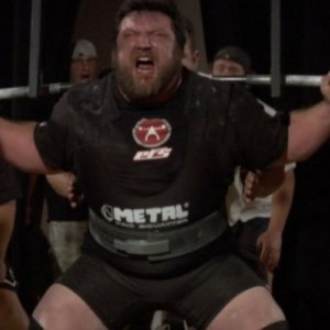 Una scena del film Bigger, Stronger, Faster*