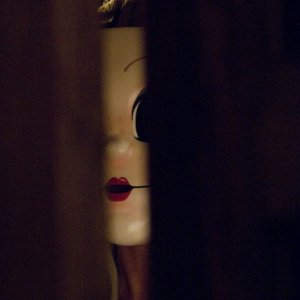 Una scena del film The Strangers