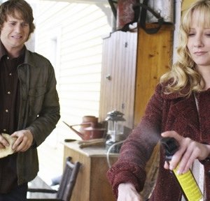 Anne Heche e Derek Richardson nel pilot di Men in Trees
