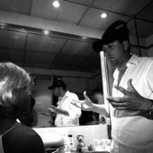 Aziz Ahmeri e il regista Davide Sordella sul set del film Corazones de mujer