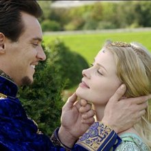 Jonathan Rhys Meyers e Anita Briem in una scena di The Tudors