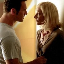 Julian McMahon e Joely Richardson in una scena di Nip/Tuck