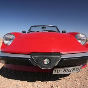 L'Alfa Romeo spider su cui viaggiano i protagonisti del film Corazones de mujer