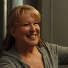 Bette Midler in una scena del film Quando tutto cambia