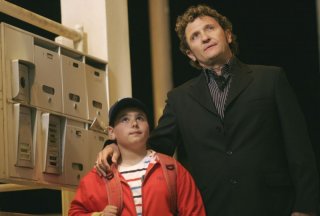 Enzo Salvi in una scena del cineombrellone Un'estate al mare