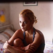 Alice Braga in una scena del film Lower City