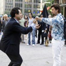 Christopher Innvar e Adam Sandler in una scena del film Zohan
