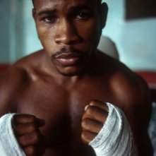 Lazaro Ramos in una scena di Lower City