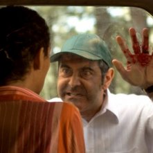 Una scena del film La noche de los girasoles (Angosto)