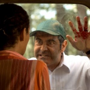 Una scena del film La noche de los girasoles (Angosto)