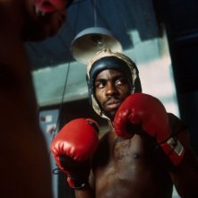 Lazaro Ramos in una scena del film Lower City