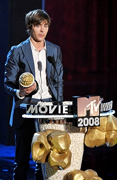 Zac Efron Riceve L Mtv Movie Award 2008 Per La Sua Performance In Hairspray 78635