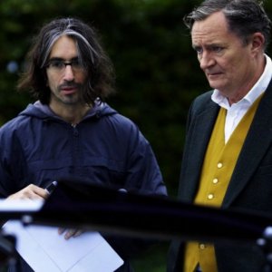 Il regista Anand Tucker e Jim Broadbent sul set del film And When Did You Last See Your Father?