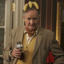 Jim Broadbent in una scena di And When Did You Last See Your Father?