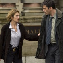 Diane Lane e Billy Burke in una scena del film Nella rete del serial killer