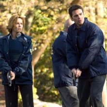 Diane Lane insieme a Billy Burke in una scena del film Nella rete del serial killer