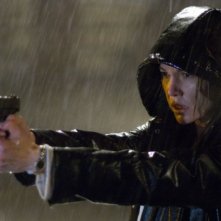 Diane Lane in una sequenza adrenalinica del film Nella rete del serial killer