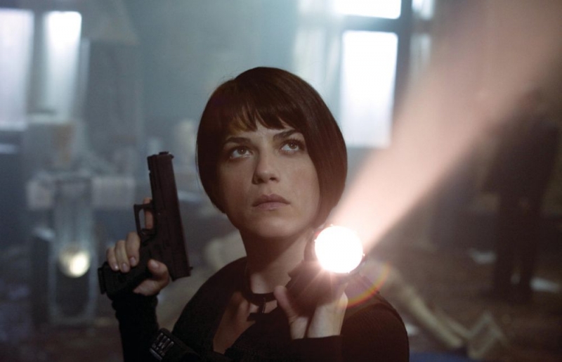 Selma Blair in una scena di Hellboy 2