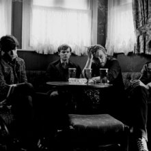 Alexandra Maria Lara, James Anthony Pearson, Harry Treadaway, Joe Anderson e Toby Kebbell in una scena del film Control