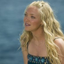 La bella Amanda Seyfried in una scena del film Mamma Mia!