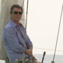 L'attore Pierce Brosnan in una scena del musical Mamma Mia!