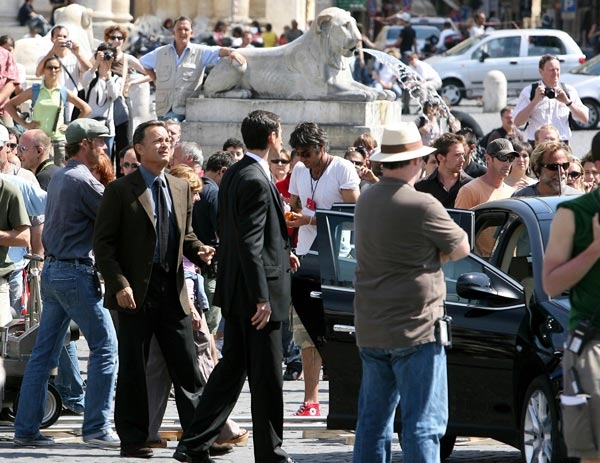 Folla Di Curiosi Per Le Riprese A Piazza Del Popolo A Roma Di Angeli E Demoni Con Tom Hanks 79186