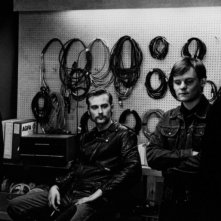 James Anthony Pearson, Joe Anderson, Harry Treadaway e Sam Riley in una scena del film Control