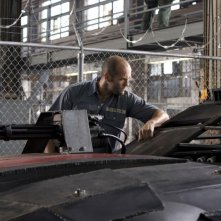 Jason Statham in una scena del film Death Race diretto da Paul W.S. Anderson