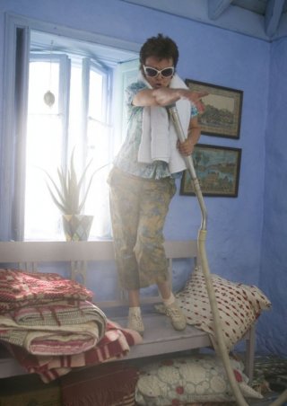 Julie Walters in una scena del musical Mamma Mia!
