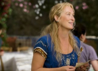 Meryl Streep in una scena del musical Mamma Mia!
