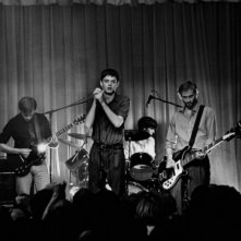 Sam Riley nei panni di Ian Curtis in una immagine di Control