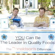 Gli attori Seann William Scott e John C. Reilly in una scena di The Promotion