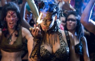 Lee-Anne Liebenberg in una scena del film Doomsday
