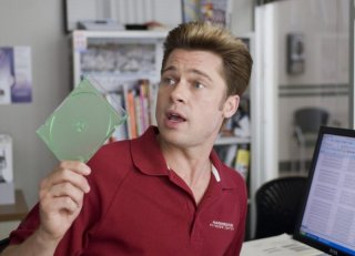 Brad Pitt in una scena del film Burn After Reading