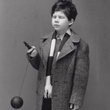 Il bambino cieco del film La antena