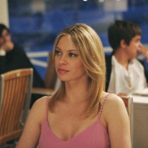 Anna Falchi in una scena del film Un'estate al mare