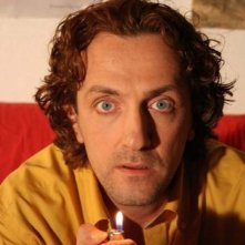 Alberto Bognanni in una scena del film Ho ammazzato Berlusconi