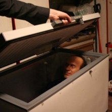 Il cadavere di Silvio Berlusconi in una scena del film Ho ammazzato Berlusconi