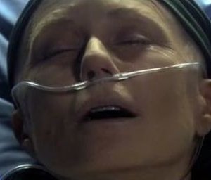 Mary McDonnell in una scena dell'episodio 'The Hub' della quarta stagione di Battlestar Galactica