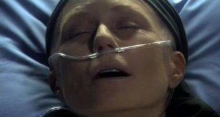 Mary McDonnell in una scena dell'episodio 'The Hub' della quarta stagione di Battlestar Galactica
