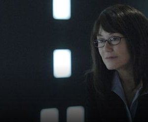 Mary McDonnell in una sequenza dell'episodio 'The Hub' della quarta stagione di Battlestar Galactica