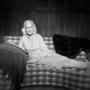 Ann Savage in una scena del film My Winnipeg