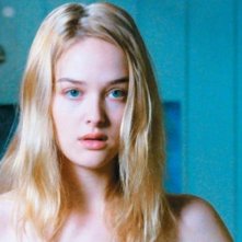 la bionda Jess Weixler in una scena del film Teeth