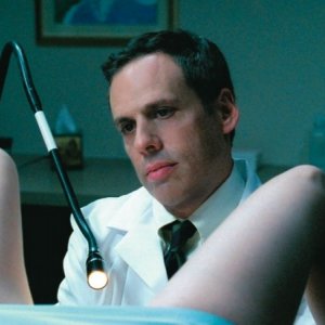 Josh Pais in una scena del film Teeth