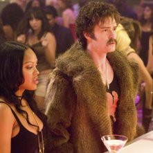 Meagan Good con Justin Timberlake in una scena del film The Love Guru