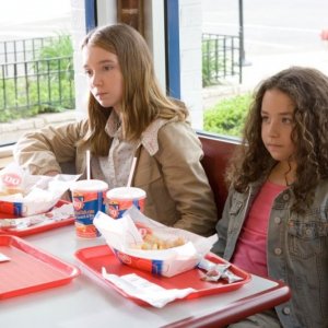 Shélan O'Keefe e Gracie Bednarczyk in una scena del film Grace is Gone