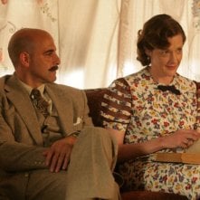 Stanley Tucci e Joan Cusack in una scena di Kit Kittredge: An American Girl