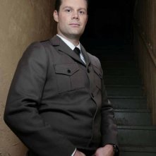 Matt Keeslar in un'immagine promozionale di The Middleman