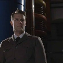 Matt Keeslar in una scena di The Middleman